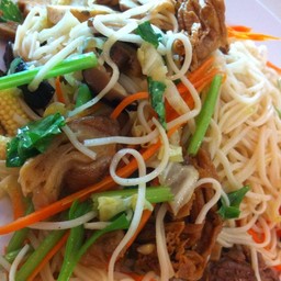 หมี่เส้นเล็ก แต่เครื่องแยะ