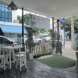 บรรยากาศโซนหน้าร้าน หาไม่ยากติดถนนใหญ่ ลาดพร้าววังหิน 33