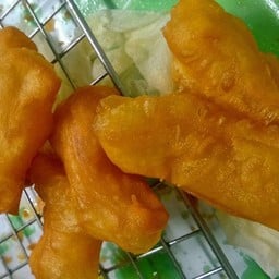 ปาท่องโก๋เสวย