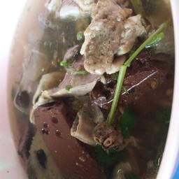 เกาเหลาเลือดหมูให้เยอะมากก