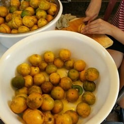 ส้มคั้นสด ตลาดนาข่า