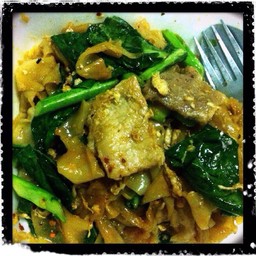 ราดหน้ายอดผักเคี้ยงเอ็มไพร์ นนทบุรี