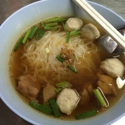 เส้นเล็กน้ำหมูตุ๋นไม่ใส่ถั่วงอก