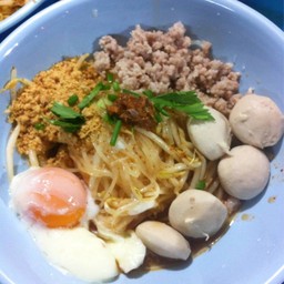 เล็กยำแห้งไข่ลวก