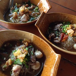 ก๋วยเตี๋ยวตาชอบ สาขา รถ 5 ล้อ