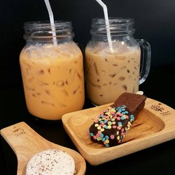 Iced Milk Tea และ Iced Arabica Coffee