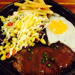 สเต็กหมูพริกไทยดำ + ไข่ดาว