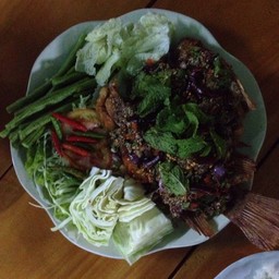 ลาบปลาทับทิมทอดกรอบ