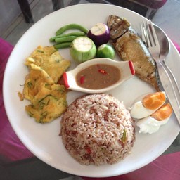 ข้าวผัดน้ำพริกลงเรือ 50฿