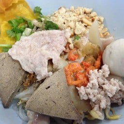 ก๋วยเตี๋ยวหมู-เย็นตาโฟ-ทะเล-ต้มยำ