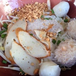 หม่ีขาวแห้งใส่หมูลูกเงาะ
