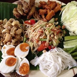 ส้มตำถาด