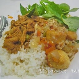 ข้าวราดแกงพะแนงหมู กับ ผัดเต้าหู้หมูสับ