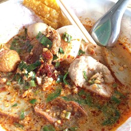ก๋วยเตี๋ยวไข่ต้มยำน้ำข้น