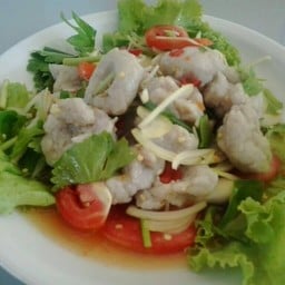 ยำลูกชิ้นปลากรายรสจัดจ้าน