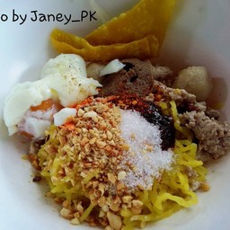 บะหมี่แห้งหมู ไข่ต้ม
