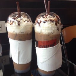 กลางเมืองกาแฟแอนด์แม่กาแฟ