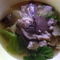 เกาเหลาหมูใส่ทุกอย่าง