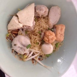 ก๋วยเตี๋ยวย่งเต้าฟู่