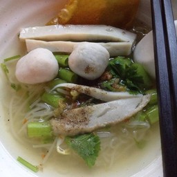 อรุณี ลูกชิ้นปลา Urban Square