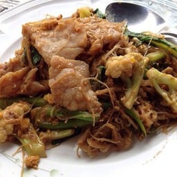 ราดหน้าเอ็มไพร์ป้าวิเชียร