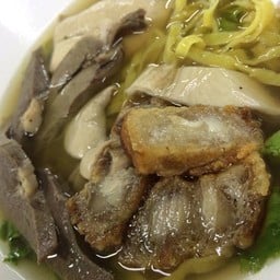 ก๋วยเตี๋ยวเครื่องในหมู