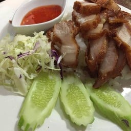 หมูทอดนำ้ปลาราดข้าว