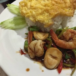 กระเพาทะเลราดข้าว