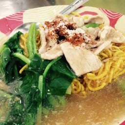 ร้านนายดำ ราดหน้ายอดผัก(เจ้าเก่า)