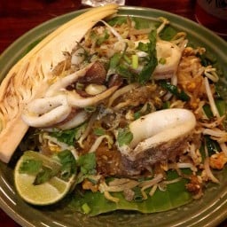 ผัดไทยหมึก