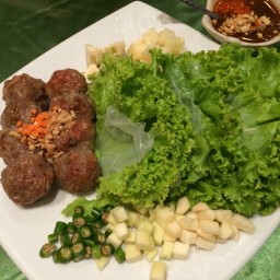 แหนมเนือง