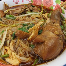 ก๋วยเตี๋ยวไก่ตุ๋น ข้างปั๊ม ปตท.วังหิน