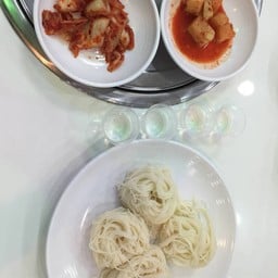 กิมจิ เหล้าโสม ขนมจีน