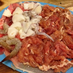 จานเนื้อรวมในชุด 199 บาท