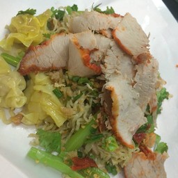 บะหมี่ 50฿ หมูเยอะจริงๆนะคะ