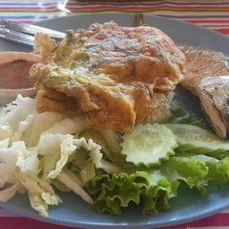 ข้าวผัดน้ำพริกทรงเครื่อง