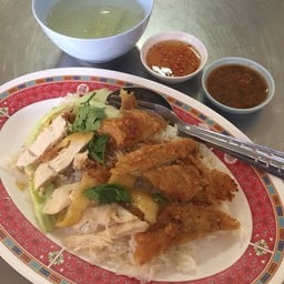 ยินดี