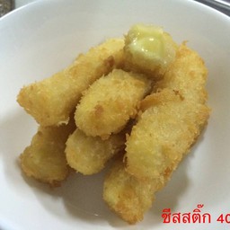 mozzarella cheese นำเข้าชุบแป้งและเกล็ดขนมปังทอด กัดแล้วเยิ้มยืดสะใจ