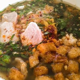 บะหมี่น้ำต้มยำ (50.-)