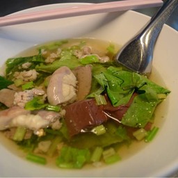 ต้มเลือดหมู อนุเสาวรีย์ชัย