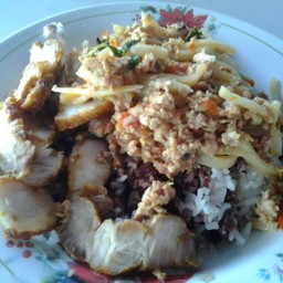 ให้มาล้นๆ 40 บาท มีหมูทอดด้วยนะ