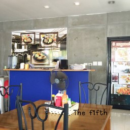 ภายในร้าน เรียบง่าย สวยงาม