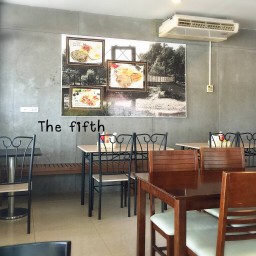 ภายในร้าน เรียบง่าย สวยงาม