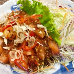 แซลมอนยำแบบไทย. ( เมนูประยุกต์แบบไทย ).....