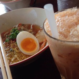 เกาเหลาไข่ต้มยำ กะ ชาเย็น