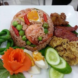 ข้าวผัดน้ำพริกลงเรือ