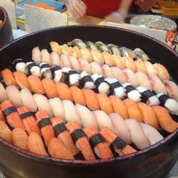 อลังการซูชิ แนะนำให้มาตอนเปิดร้าน17.30