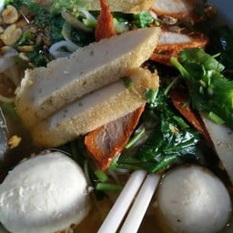 ก๋วยเตี๋ยวลูกชิ้นหมู