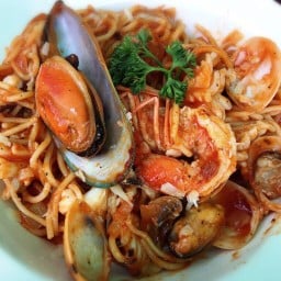 สปาเก็ตตี้ซอส ซีฟู้ด 150.-