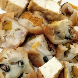 เจ๊อ้อย ขาหมู เต้าหู้ทอด